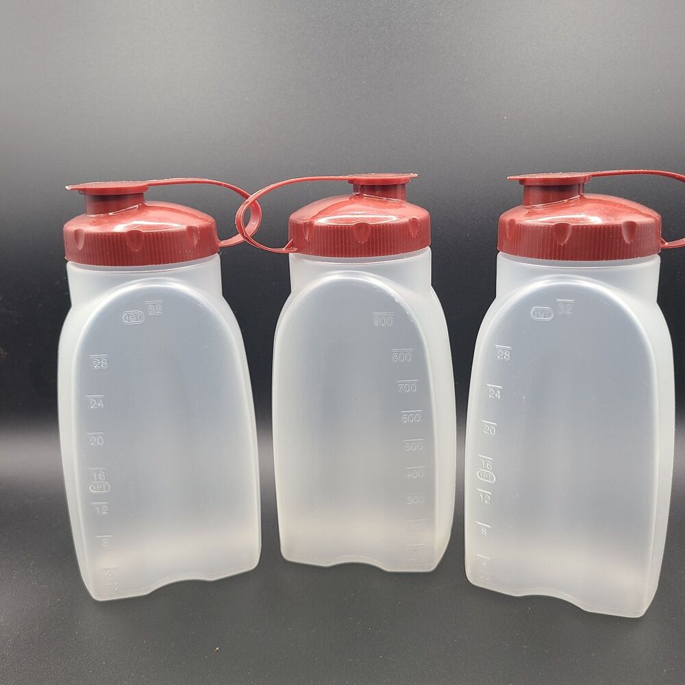 Vtg Rubbermaid MixerMate 32oz Bottle 1C97 Red Flip Lid 1 Qt Shaker Container